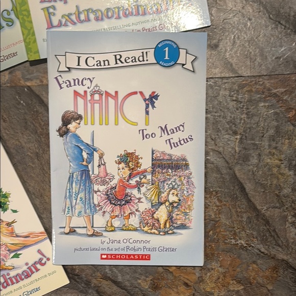 The Wonderful World of Fancy Nancy Book Set plus one extra book - Picture 3 of 11
